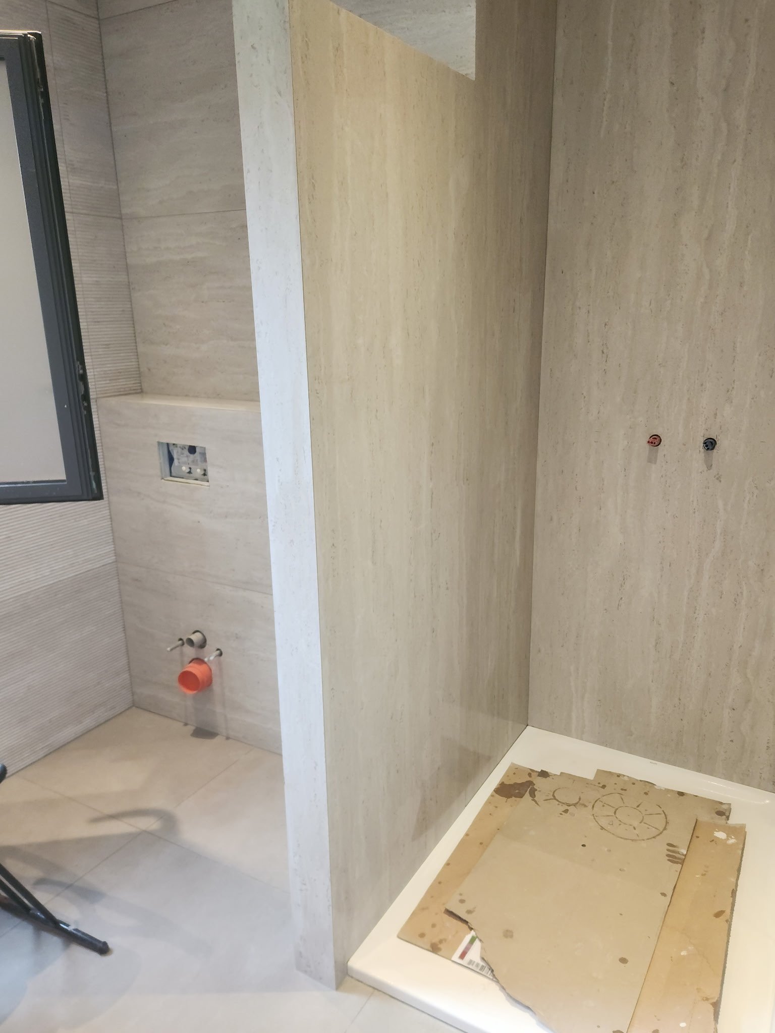 Habillage mural de salle de bain par JD Pro Carrelage