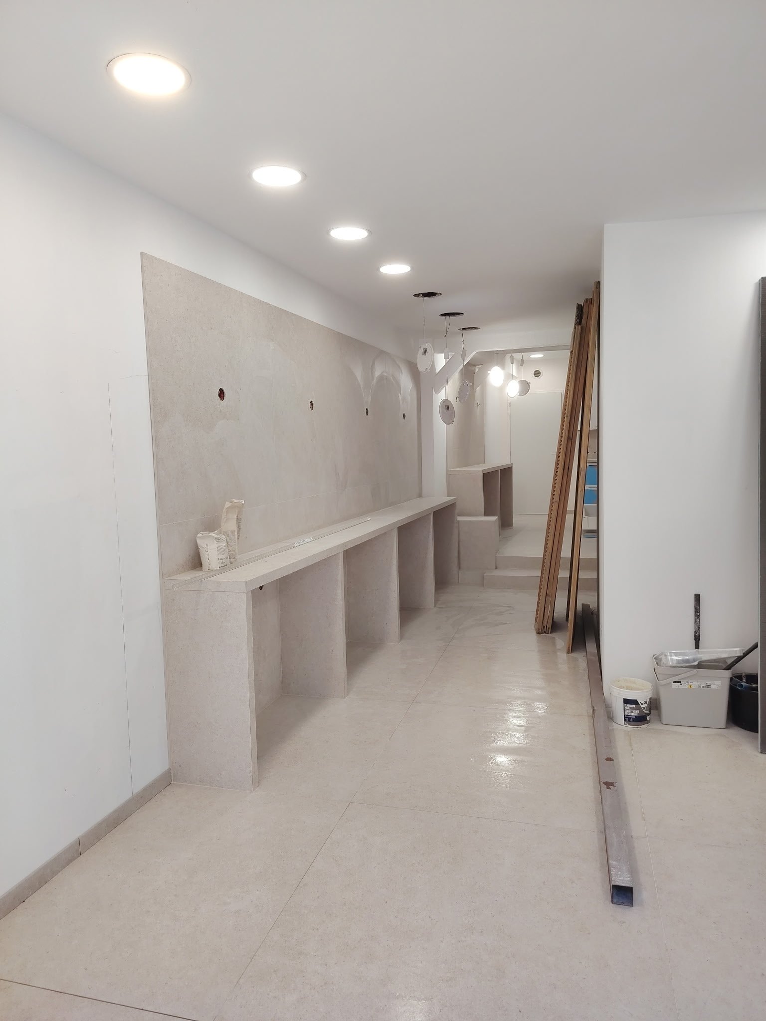Rénovation intérieure en carrelage grand format par JD Pro Carrelage