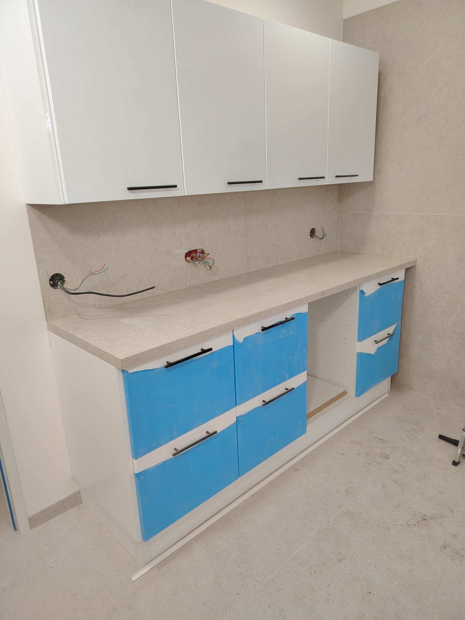 Pose de carrelage dans une cuisine par JD Pro Carrelage